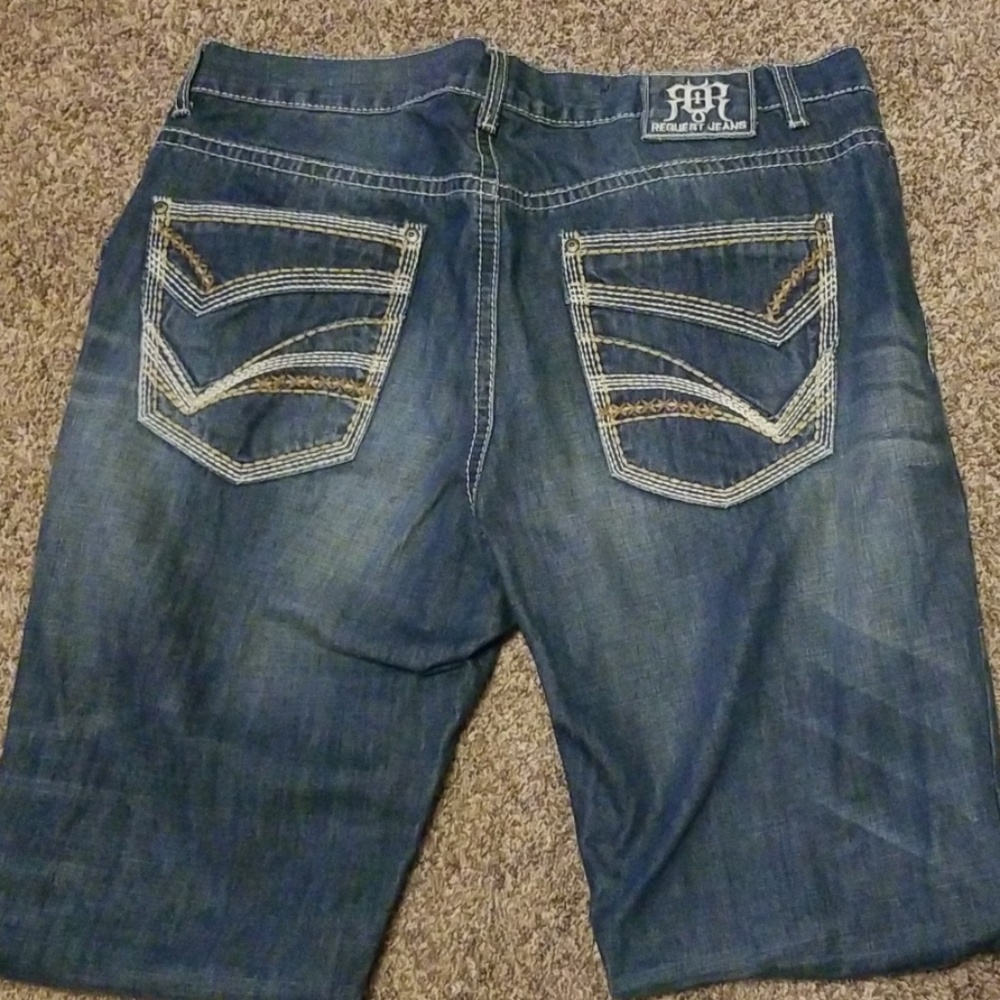 Mens size 34x32 jeans.